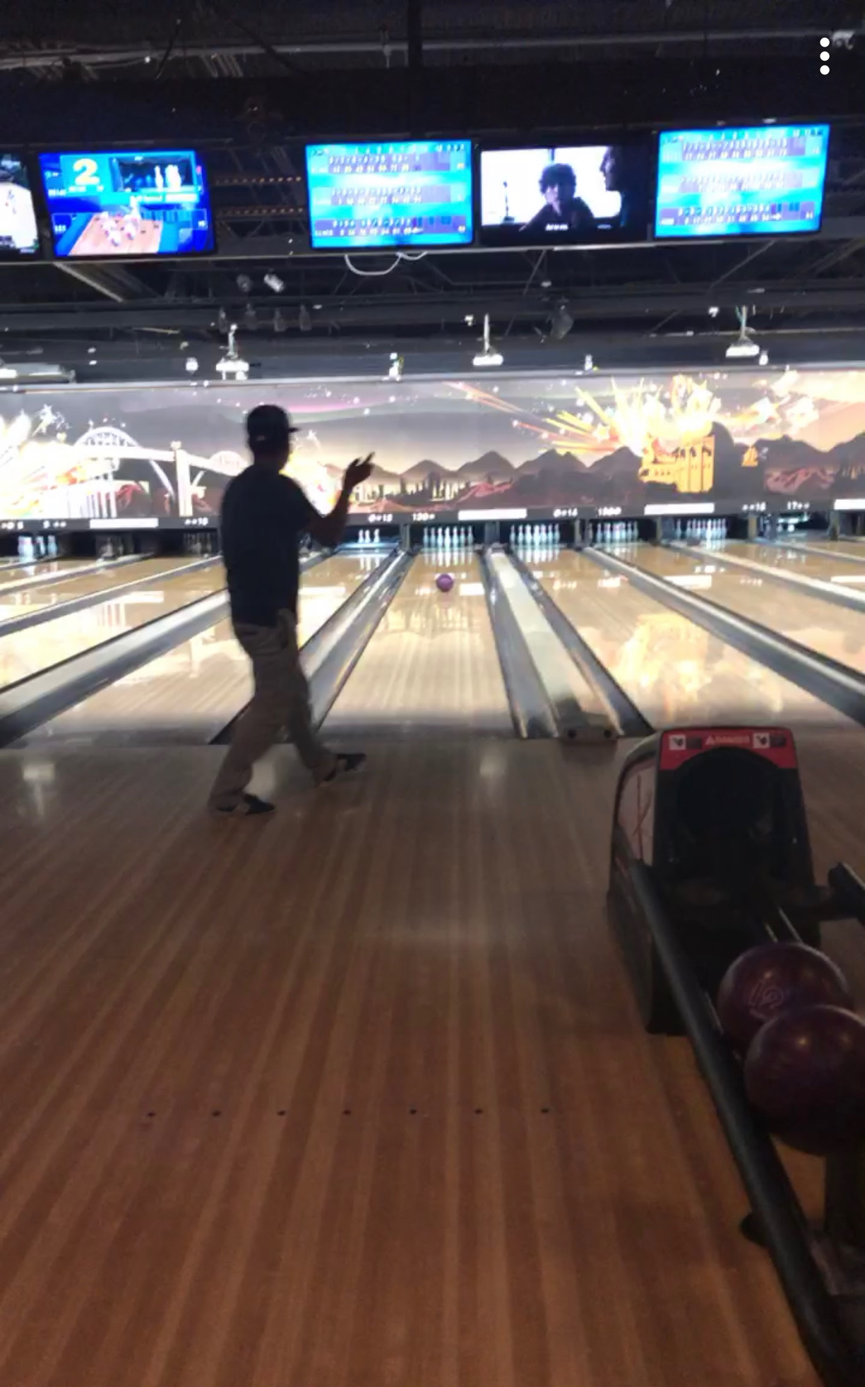 Elmer wins both bowling rounds. 
